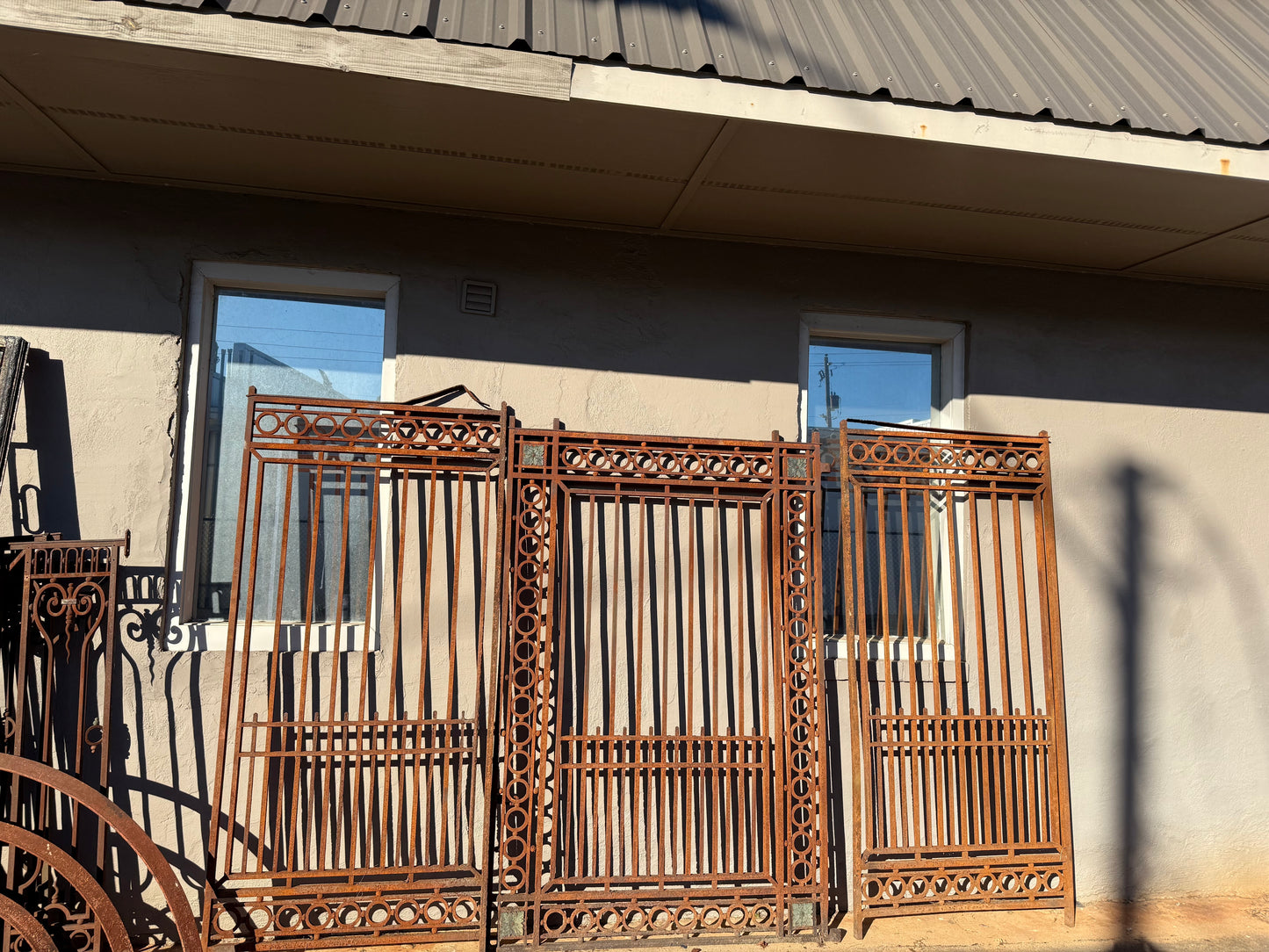 Gate with 2 Side Panels
